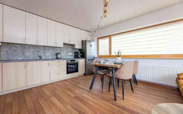 VIEW POINT APT@City Center+PKG, By Cohost