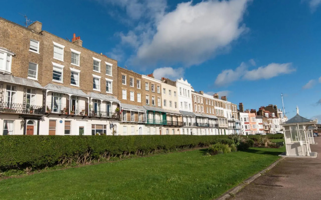 Royal Harbour Hotel