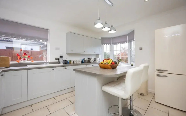 Host Stay Downs Valley House