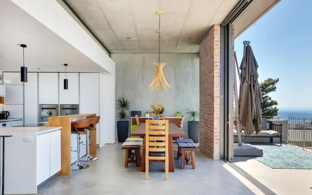 Upper Green Point Roos Villa