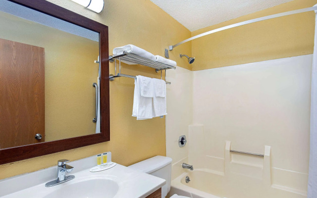 Super 8 by Wyndham Somerset