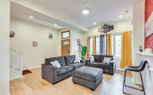 Modern Pittsburgh Home w/ Rooftop Deck & Backyard