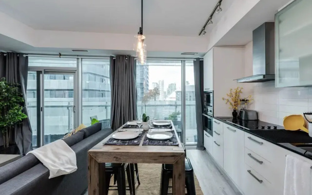 Applewood Suites - York Street Condo