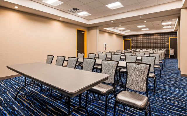 GLō Best Western Dallas South DeSoto