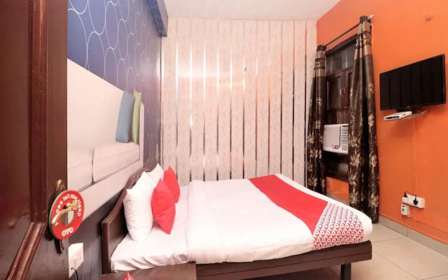 OYO 14876 Hotel Samrat