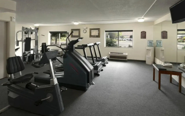 Days Inn & Suites Omaha