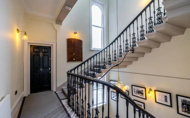 5 Rowntree House