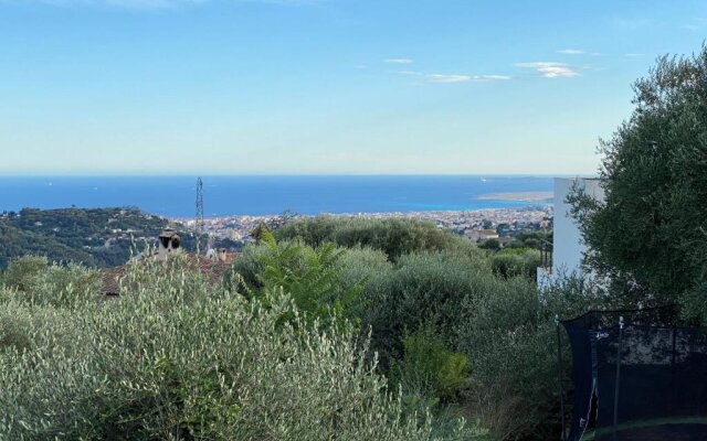 Splendid villa with pool and seaview 20 min away from Nice center - Welkeys