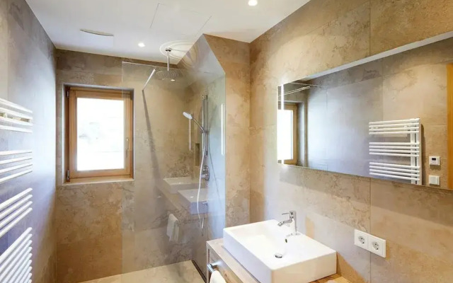 Large Chalet With Carmine and Wellness Area