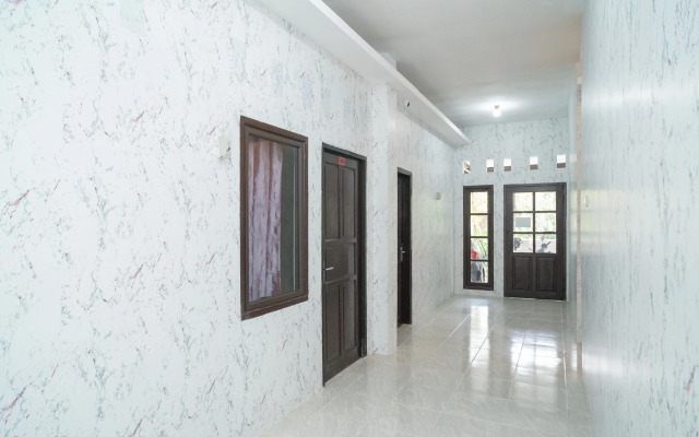 RedDoorz Plus near ITC Cempaka Mas 2