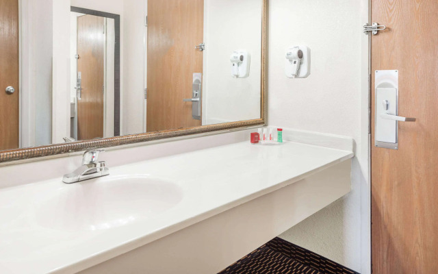 Ramada by Wyndham Columbia