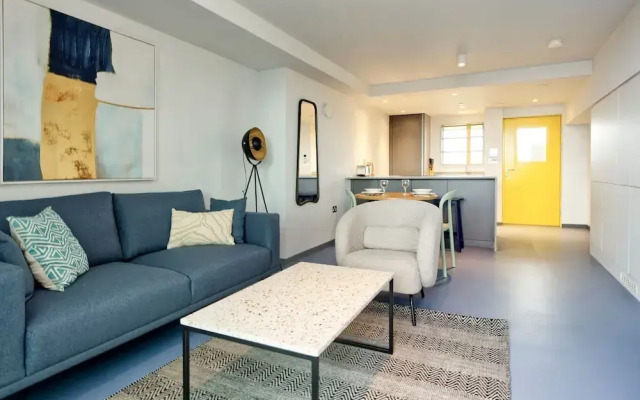 Deluxe One-bedroom Apartment in Poplar