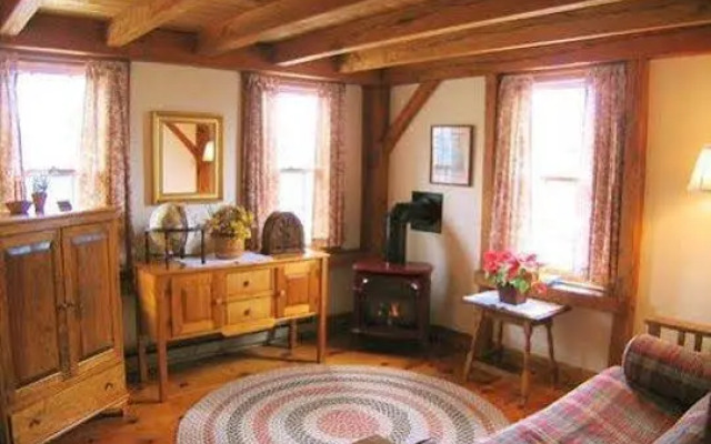 Seven Sea Street Inn