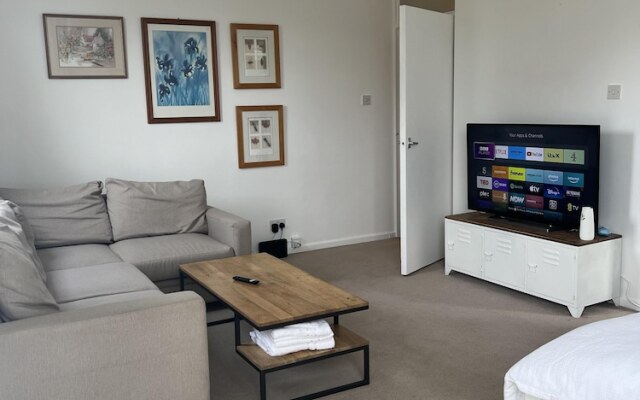 Charming Studio Flats Amazing Location