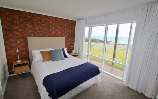 Southern Sands Beachfront Apartment – Guest Rooms – Port Elliot