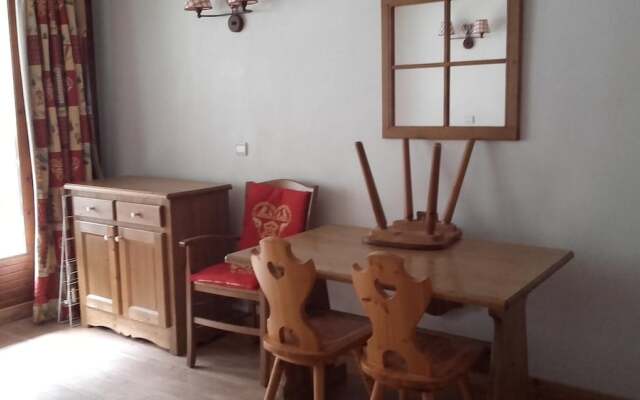 2 Rooms 4 People 2 Exposed East