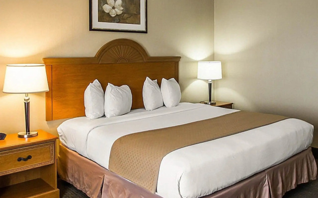 Quality Inn & Suites Fishkill South near I-84