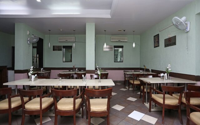 OYO 645 Hotel Tourist Deluxe