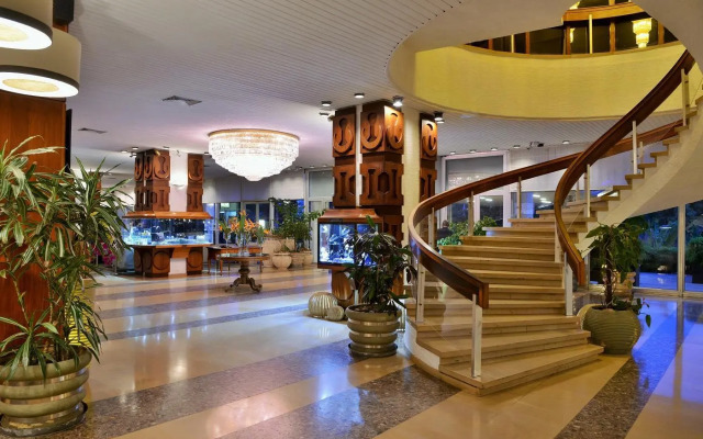 Carlton Hotel