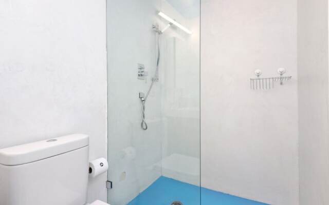 Roami at 250 Collins