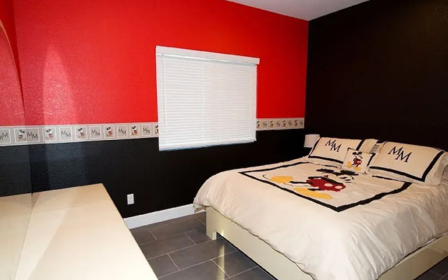 Walt's Place 6 Bedrooms 4 Bathrooms Home
