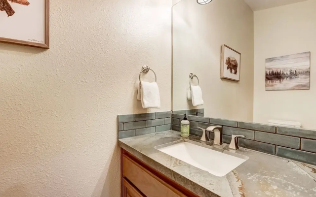 Nestled Pines Retreat Hot Tub, Pool Tahoe, Foosball, +more!