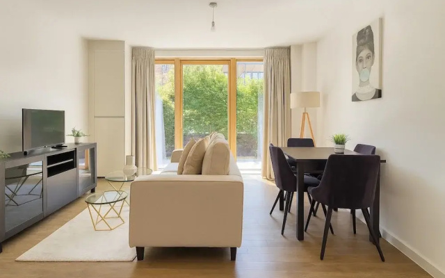 Modern 2-Bed flat in Mill hill Park