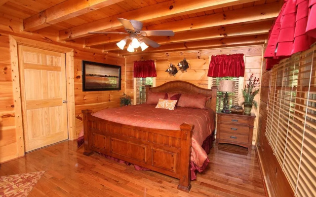 Off The Clock - Four Bedroom Cabin