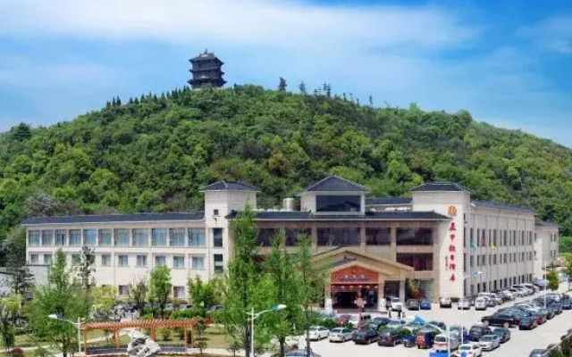 Zhengzhong Holiday Hotel