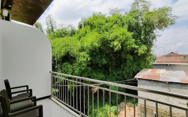 JENGGO Riverside RedPartners Kampung Inggris Pare