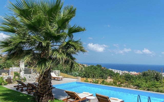 Infinity Pool Villa With Sea Views Near Rethymno City & Beach and Shaded BBQ