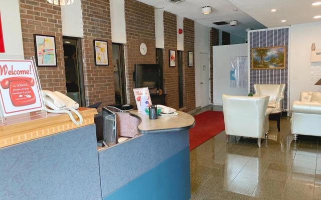 7 West Motel