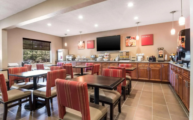 Comfort Suites