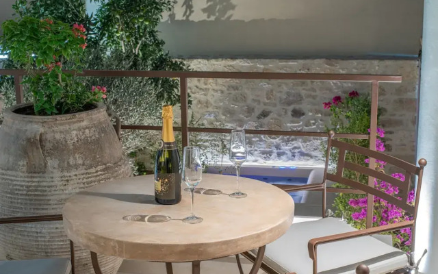 Inotropes Boutique Suites - Adults Only