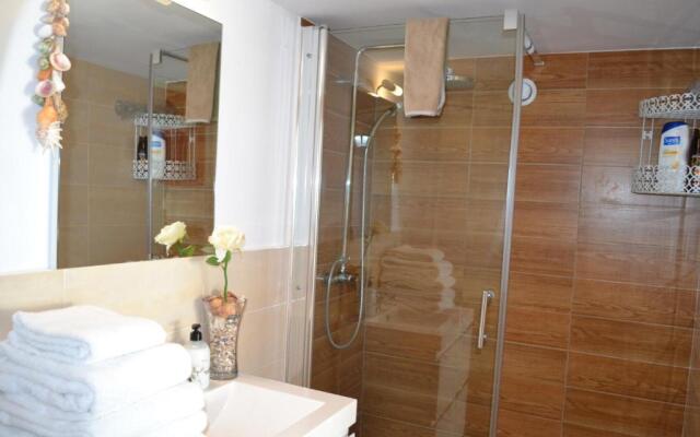 APPARTEMENT LES HIRONDELLES 2KM PLAGE-WiFI-JARDIN-PARKING-DRAPS ET SERVIETTES