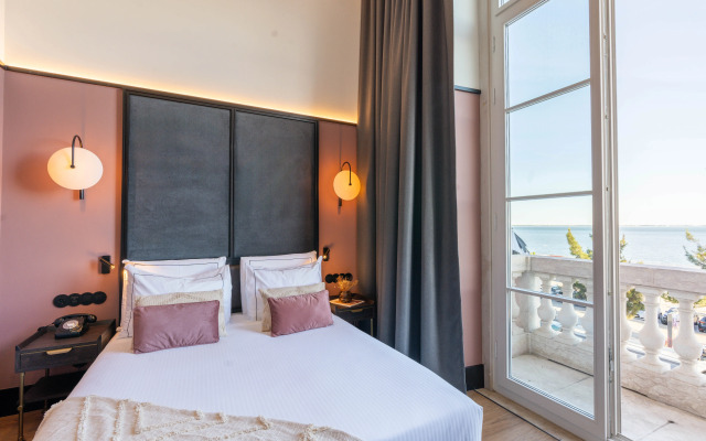The Editory Riverside Hotel, an Historic Hotel