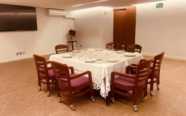 Hotel Parque Satelite