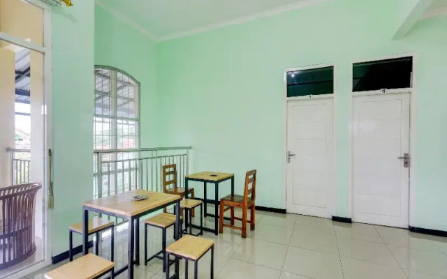 OYO 90709 Djati Guest House