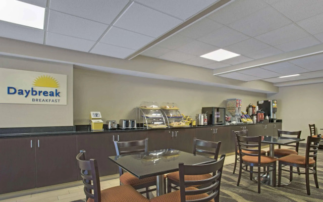 Red Roof Inn & Suites Newburgh – Stewart Airport/ West Point