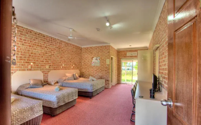 Gloucester Country Lodge Motel