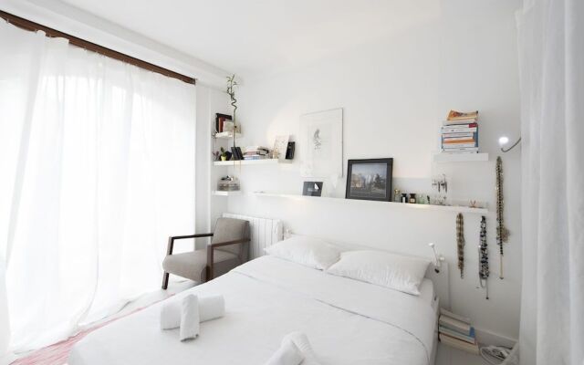 Contemporary Chic by Place de la Nation