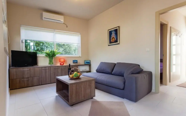 Stunning Home in Zaton Mali With Wifi and 4 Bedrooms