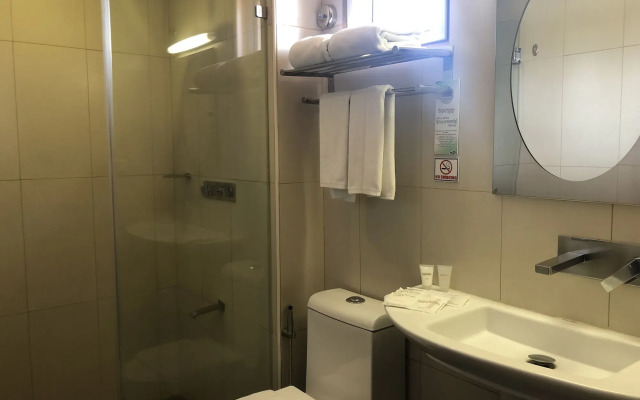 Court Meridian Hotel and Suites