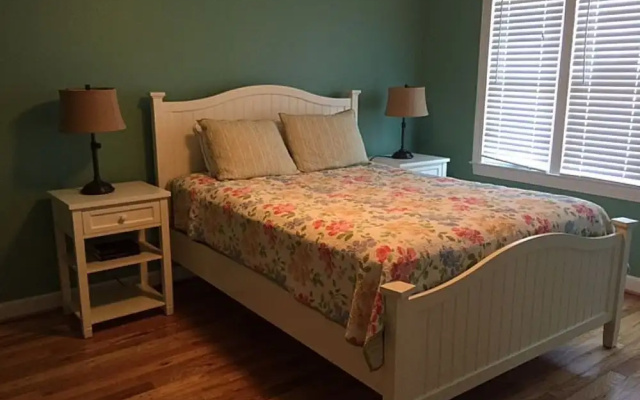 Pelican Watch - 6 Br Home