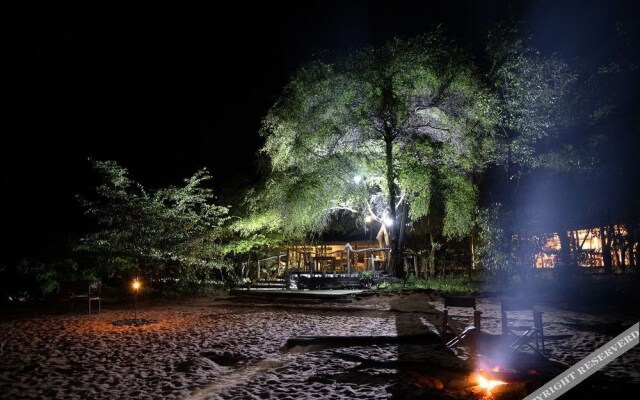 Rhino Safari Camp