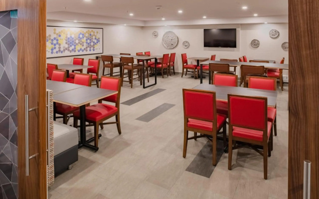 Holiday Inn Express & Suites Halifax - Bedford by IHG