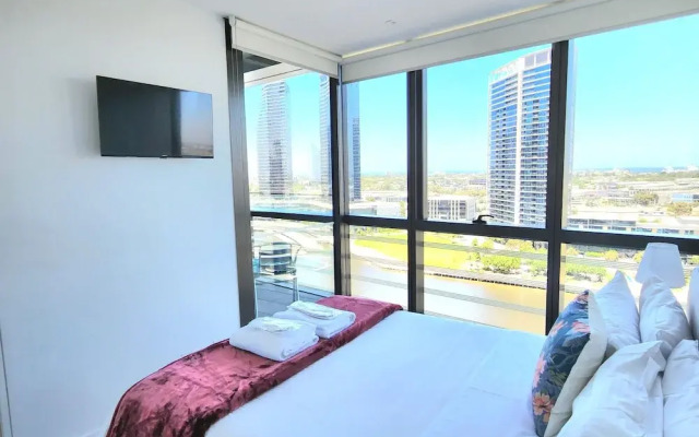 Wyndel Apartments Riverside on Collins