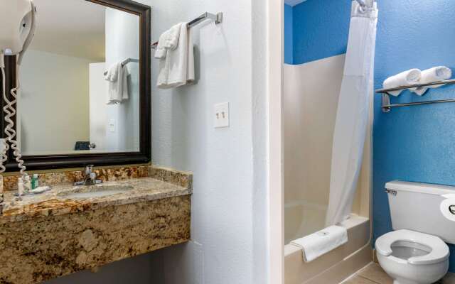 Quality Inn Sarasota North Near Lido Key Beach