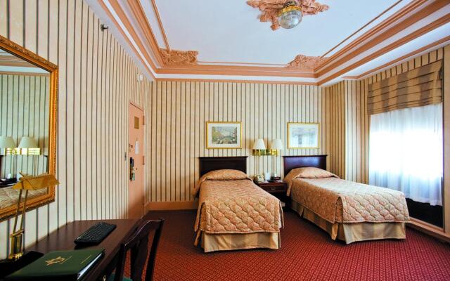 Wolcott Hotel