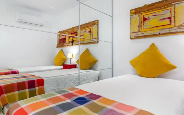 T2 Tiles Apartment Estoril